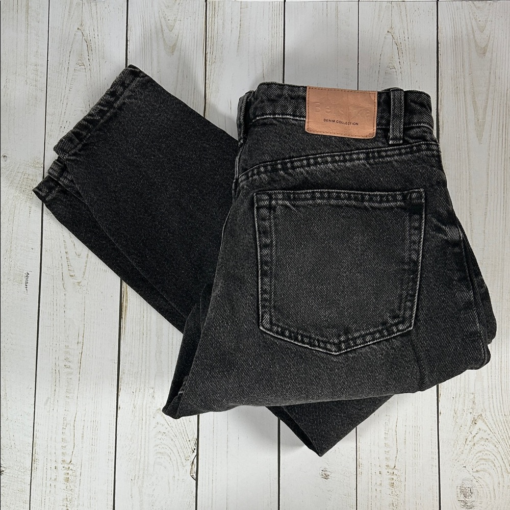 BERSHKA • Mom Jeans